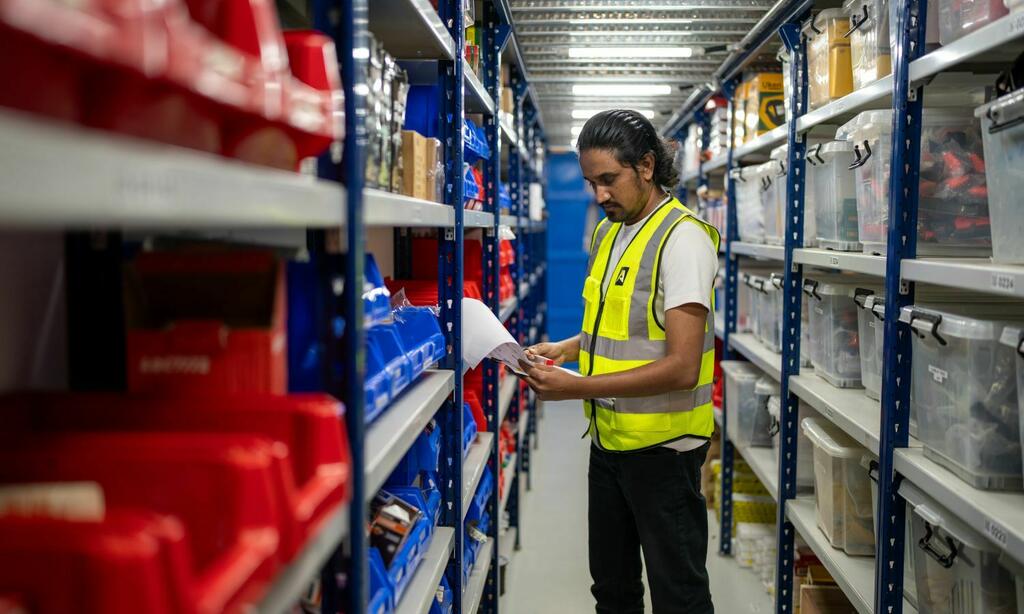 Warehouse officer